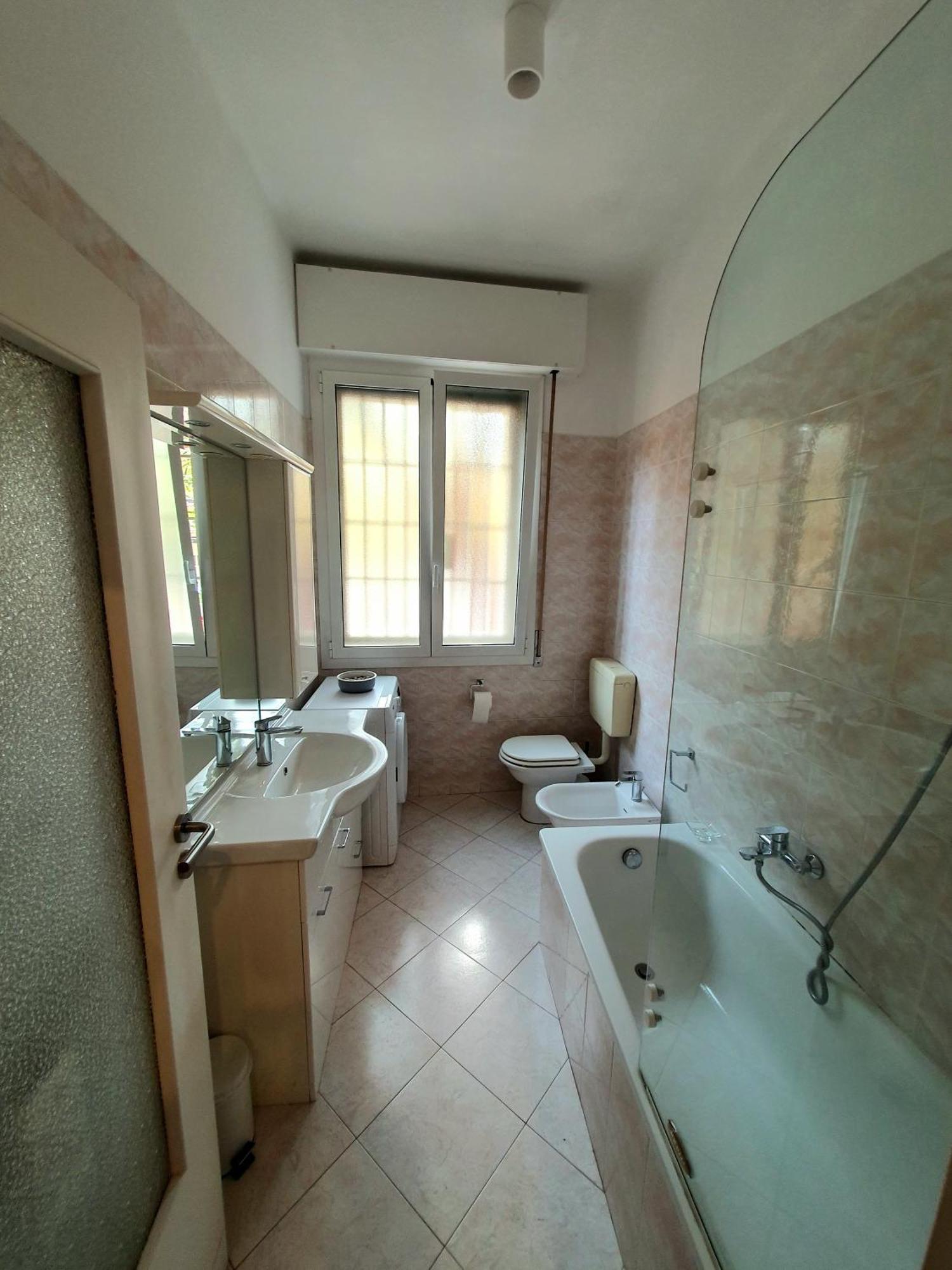 Spacious Three-Room Apartment In Saragozza Болонья Екстер'єр фото